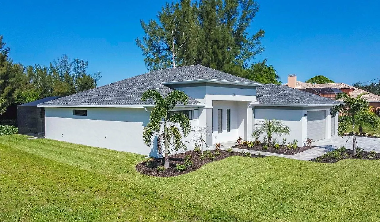Brand New Home! On Intersecting Canals, Pool, Sleeps 8 - Seaduction Cape Coral