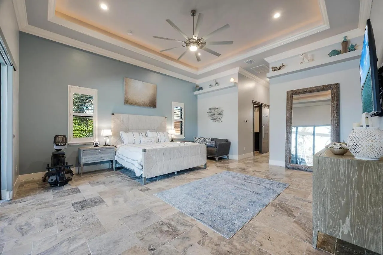 Gulf Access, Heated Salt Water Pool, Kayaks - Surfside Escape - Roelens Vacations Cape Coral