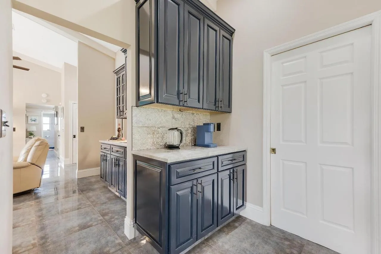 Heated Pool, Sleeps 8 - Sunny Daze Cape Coral