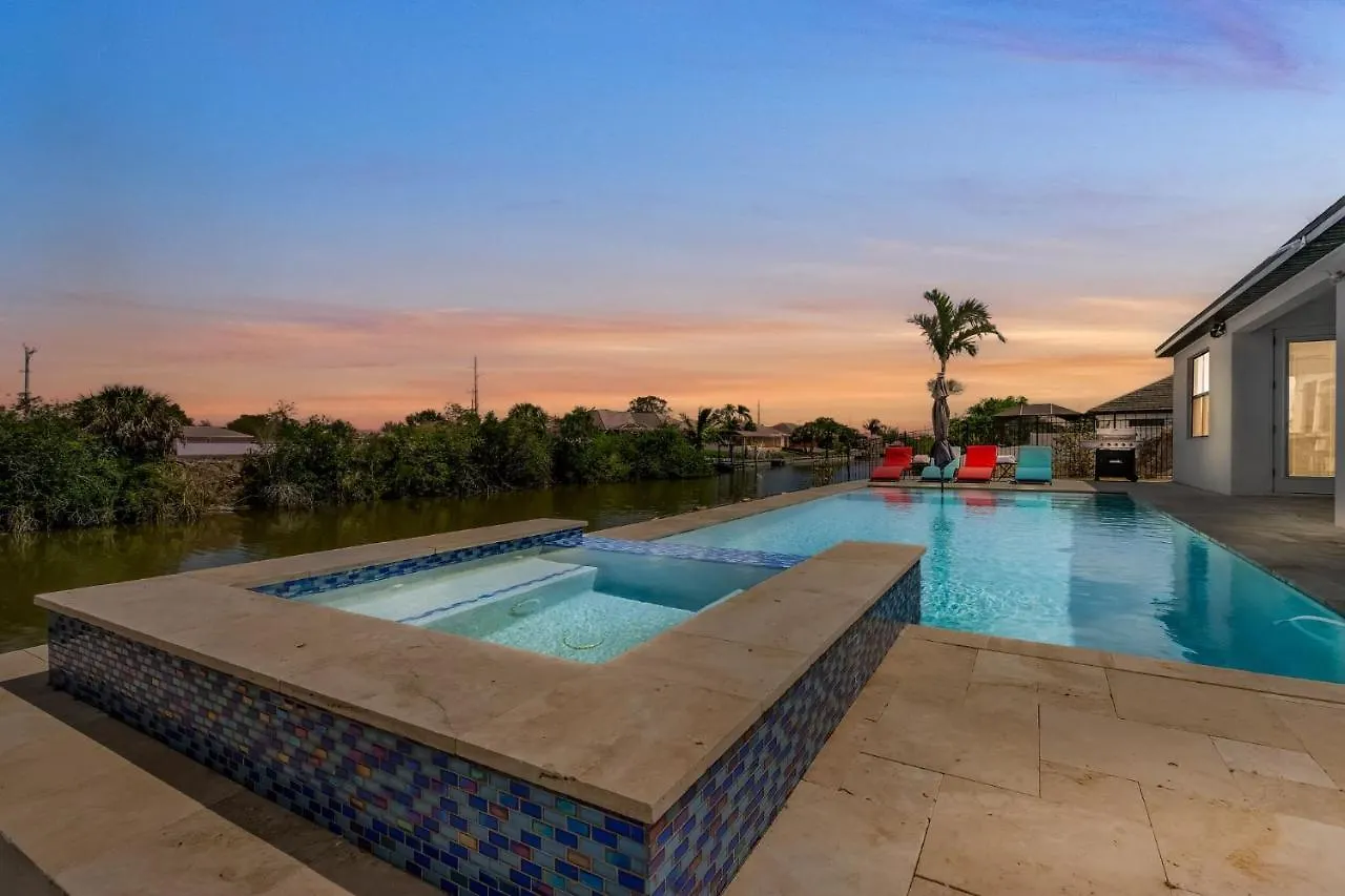 Gulf Access, Heated Salt Water Pool & Kayaks - Adventure Cove - Roelens Vacations Holiday home