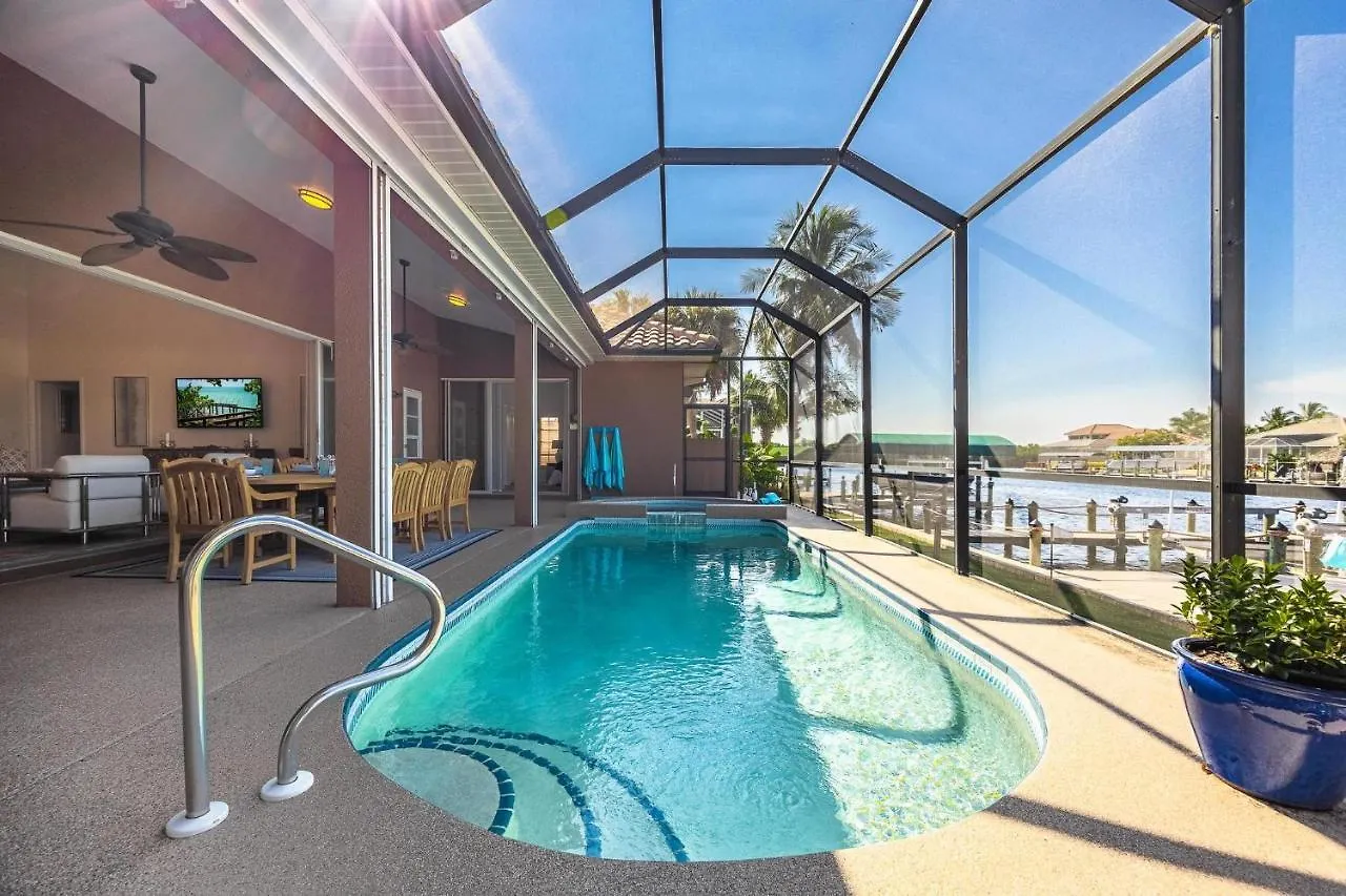 Gulf Access, Heated Saltwater Pool, Mini Golf, Movie Room, Sleeps 10 - House Holiday home