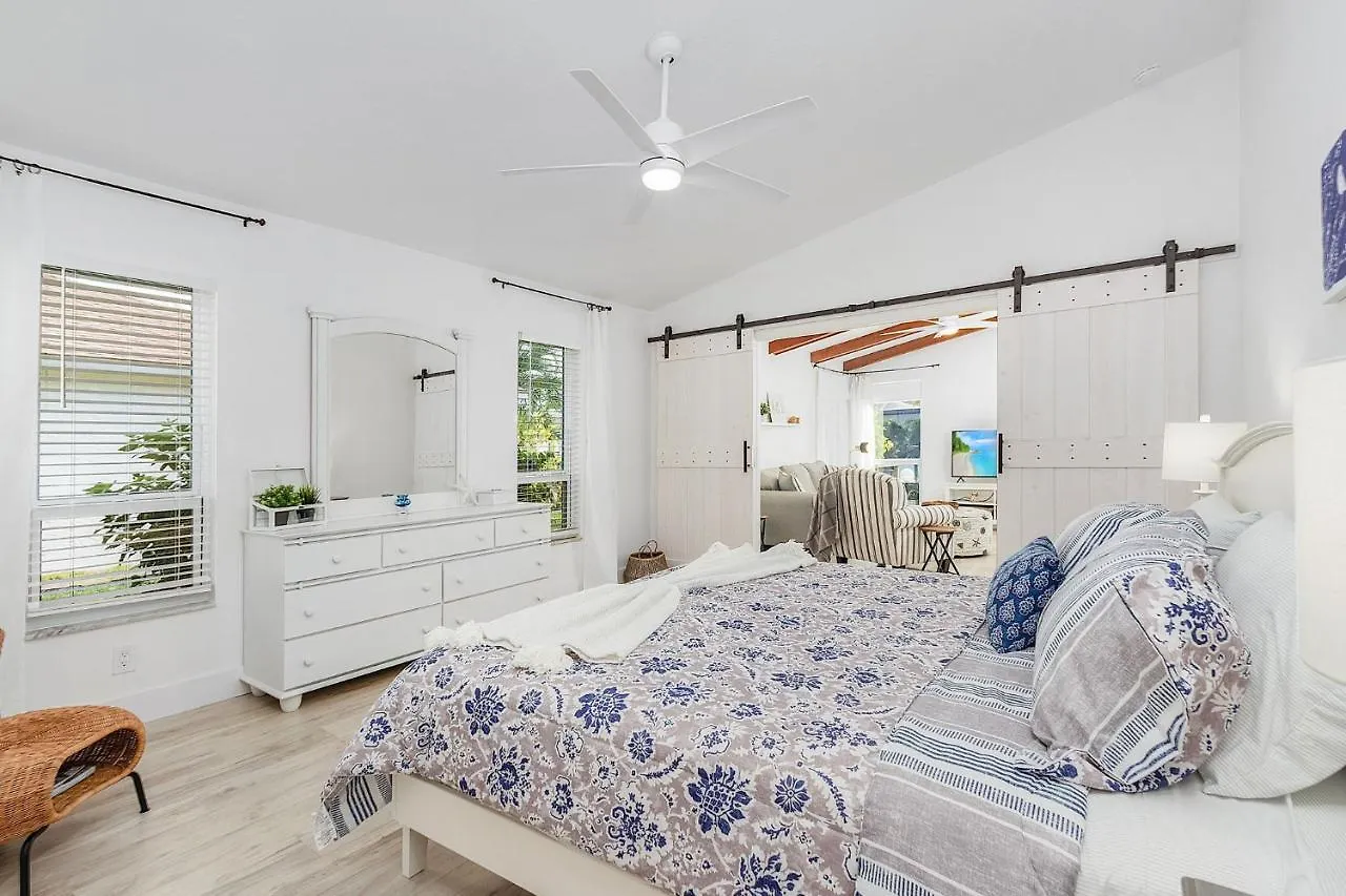 The Steak Out Gulf Access - Sleeps 14! Roelens Vacations Cape Coral