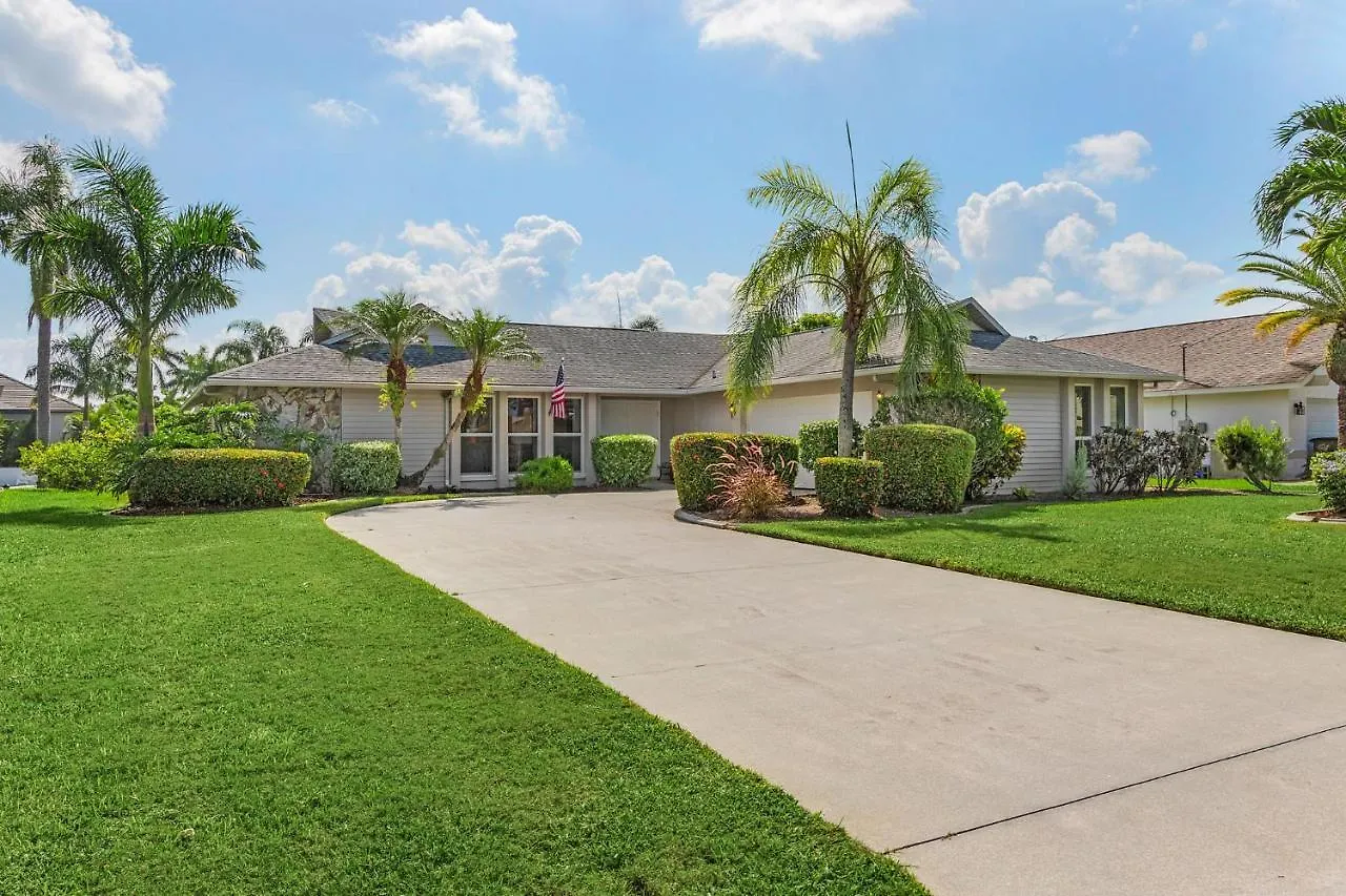 The Steak Out Gulf Access - Sleeps 14! Roelens Vacations *