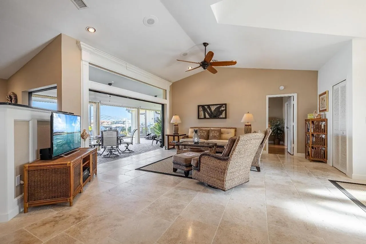Pool, Gulf Access, Beautiful Views Of Bimini Basin, Dock With Tiki Hut - Bimini Basin Holiday home *