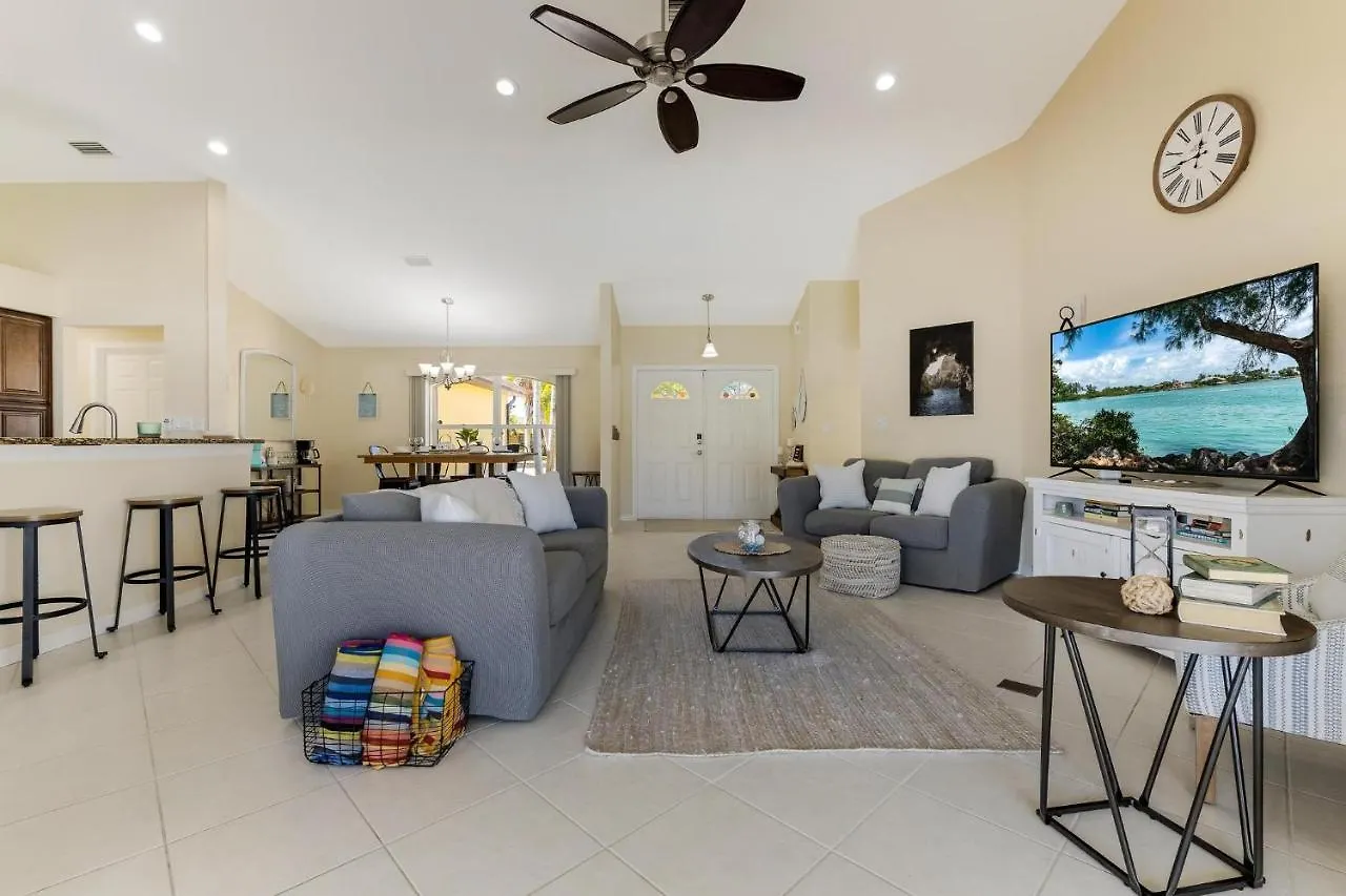 Gorgeous Heated Pool - Palm Tree - Roelens Vacations Cape Coral