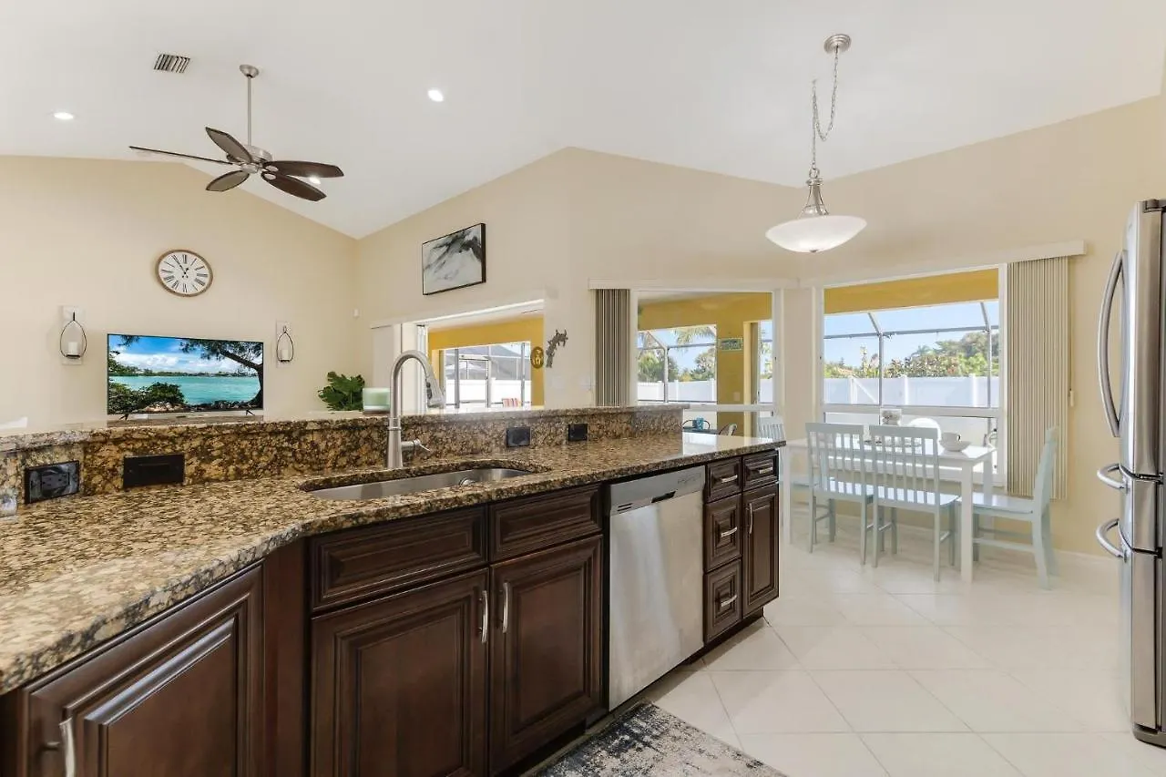 Holiday home Gorgeous Heated Pool - Palm Tree - Roelens Vacations Cape Coral