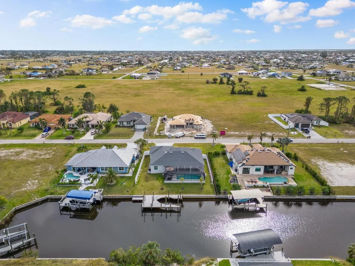 Heated Pool With King Bed - Gulf Access - Game * Cape Coral