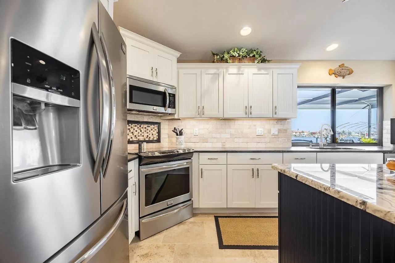 Pool, Gulf Access, Beautiful Views Of Bimini Basin, Dock With Tiki Hut - Bimini Basin Cape Coral