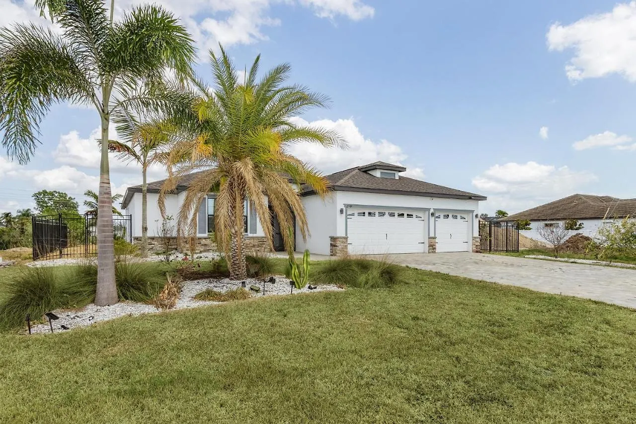 Gulf Access, Heated Salt Water Pool & Kayaks - Adventure Cove - Roelens Vacations Holiday home