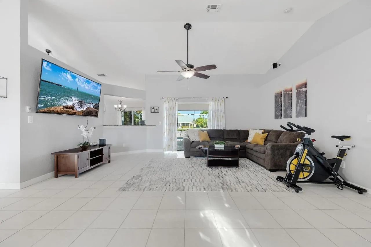 Heated Pool, Beautiful Sunsets - Made In Heaven - Roelens Vacations * Cape Coral