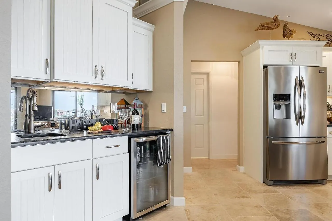 Pool, Gulf Access, Beautiful Views Of Bimini Basin, Dock With Tiki Hut - Bimini Basin Holiday home Cape Coral