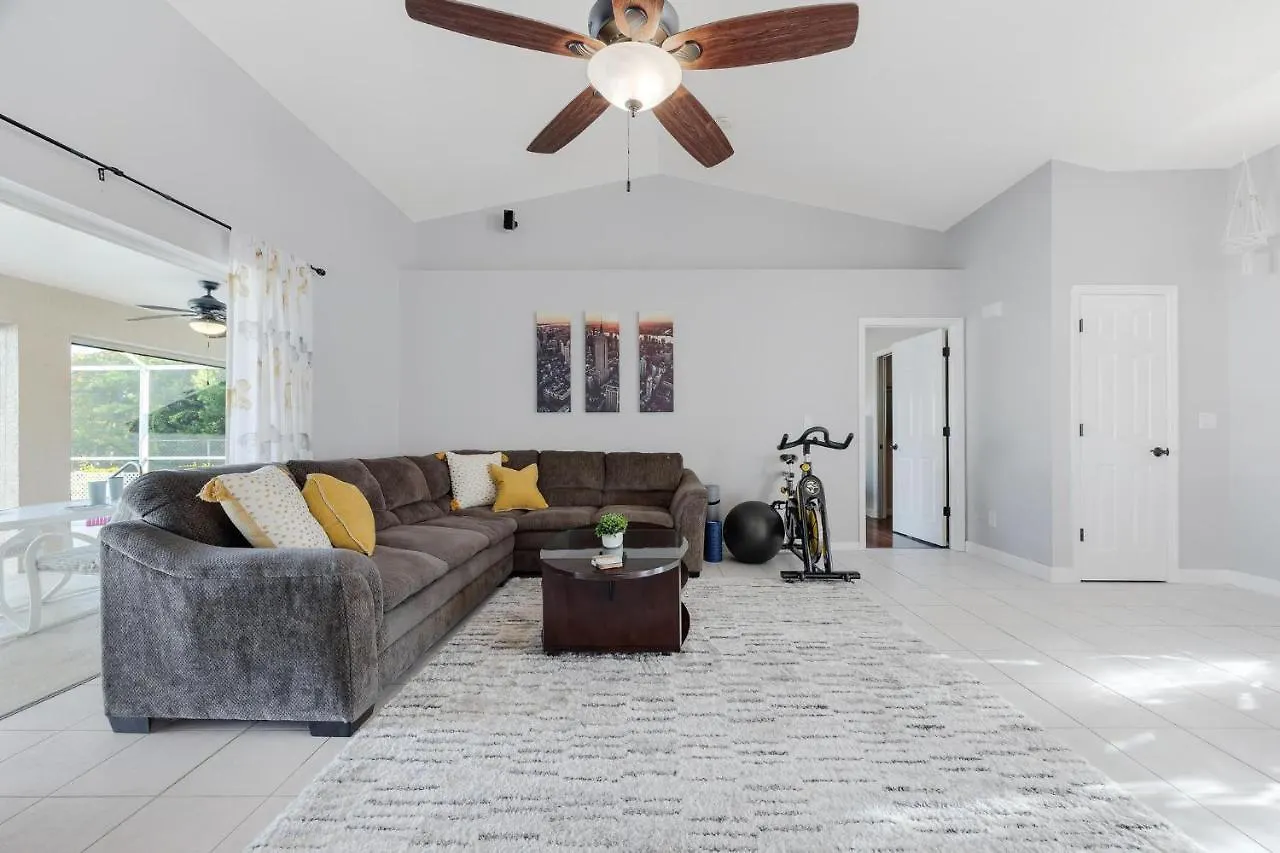 Heated Pool, Beautiful Sunsets - Made In Heaven - Roelens Vacations Holiday home Cape Coral
