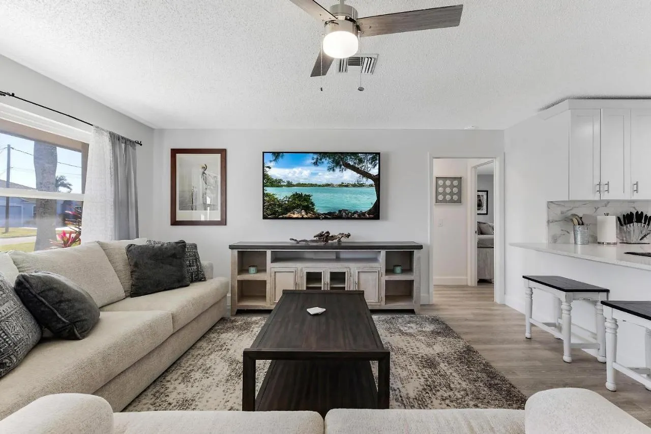Holiday home Doc Life - Roelens Vacations - Beautiful 3 Bedroom, 2 Bath Pool On A Gulf Access Canal