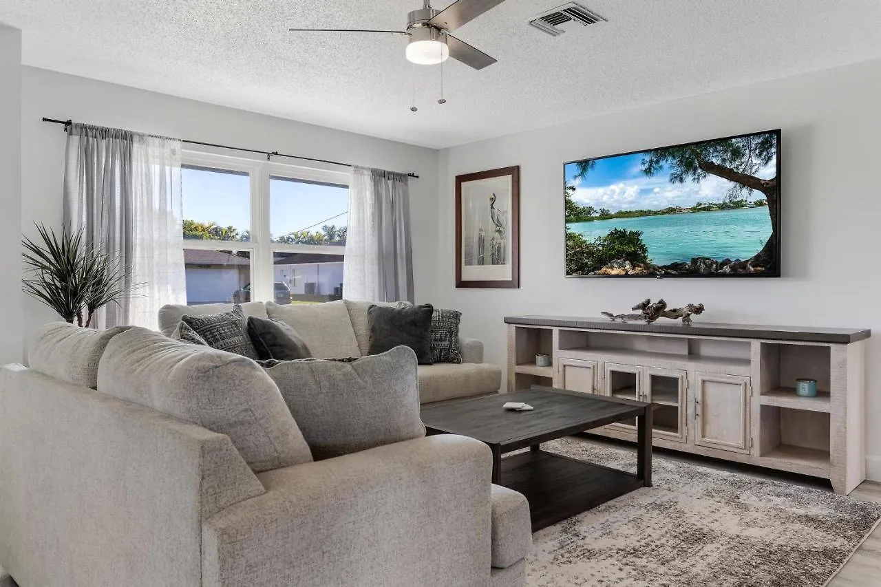 Doc Life - Roelens Vacations - Beautiful 3 Bedroom, 2 Bath Pool On A Gulf Access Canal