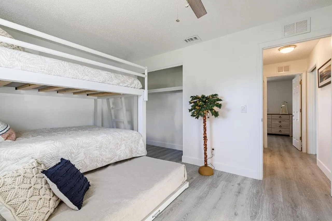 Holiday home Doc Life - Roelens Vacations - Beautiful 3 Bedroom, 2 Bath Pool On A Gulf Access Canal *