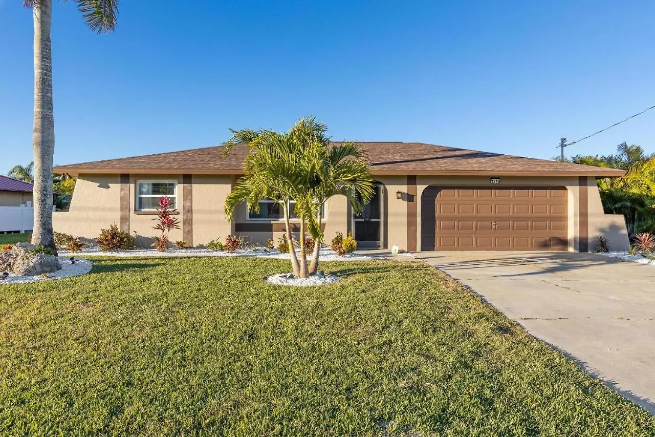 Doc Life - Roelens Vacations - Beautiful 3 Bedroom, 2 Bath Pool On A Gulf Access Canal Cape Coral