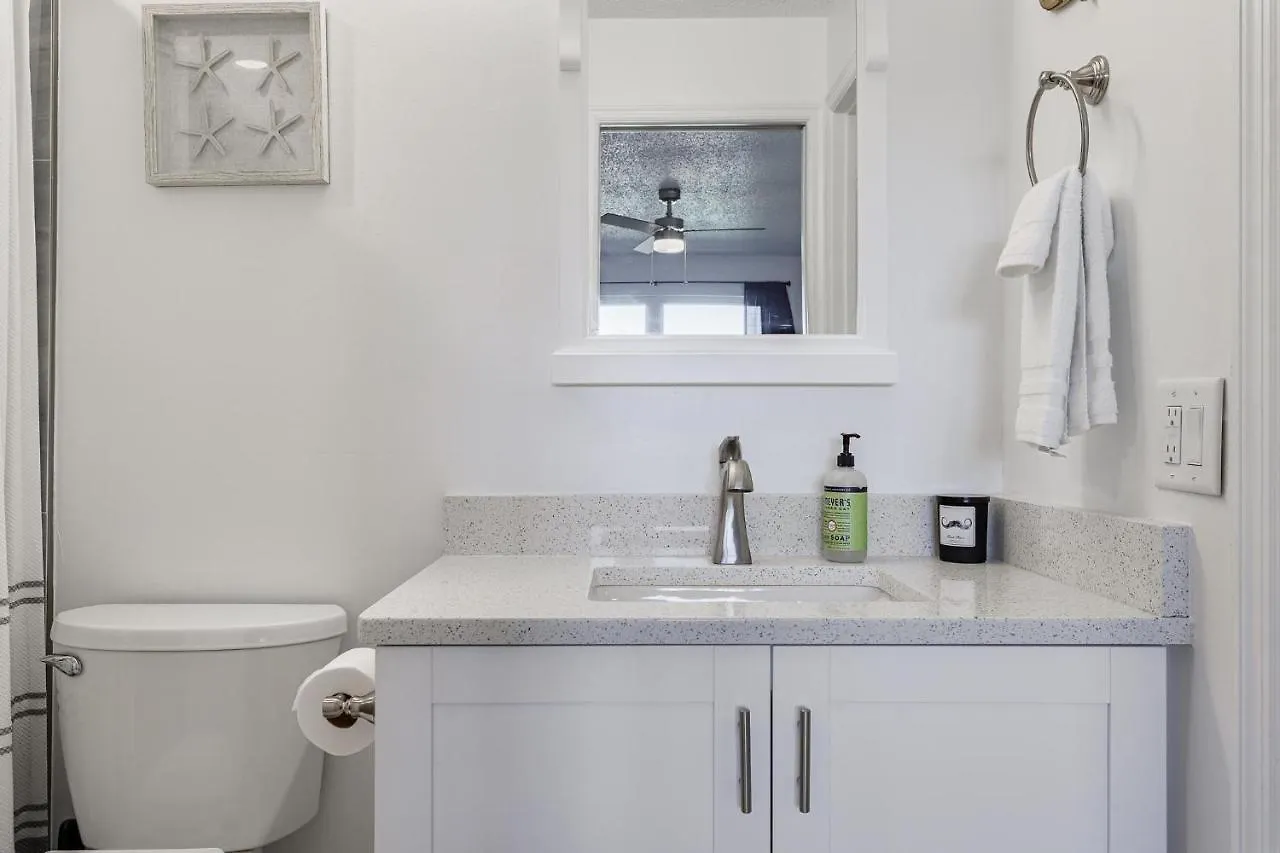 Holiday home Doc Life - Roelens Vacations - Beautiful 3 Bedroom, 2 Bath Pool On A Gulf Access Canal *