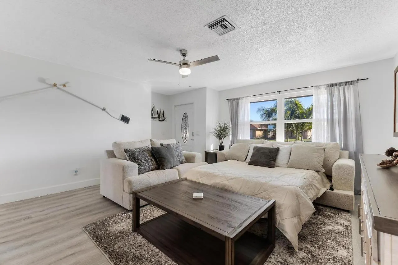 Doc Life - Roelens Vacations - Beautiful 3 Bedroom, 2 Bath Pool On A Gulf Access Canal