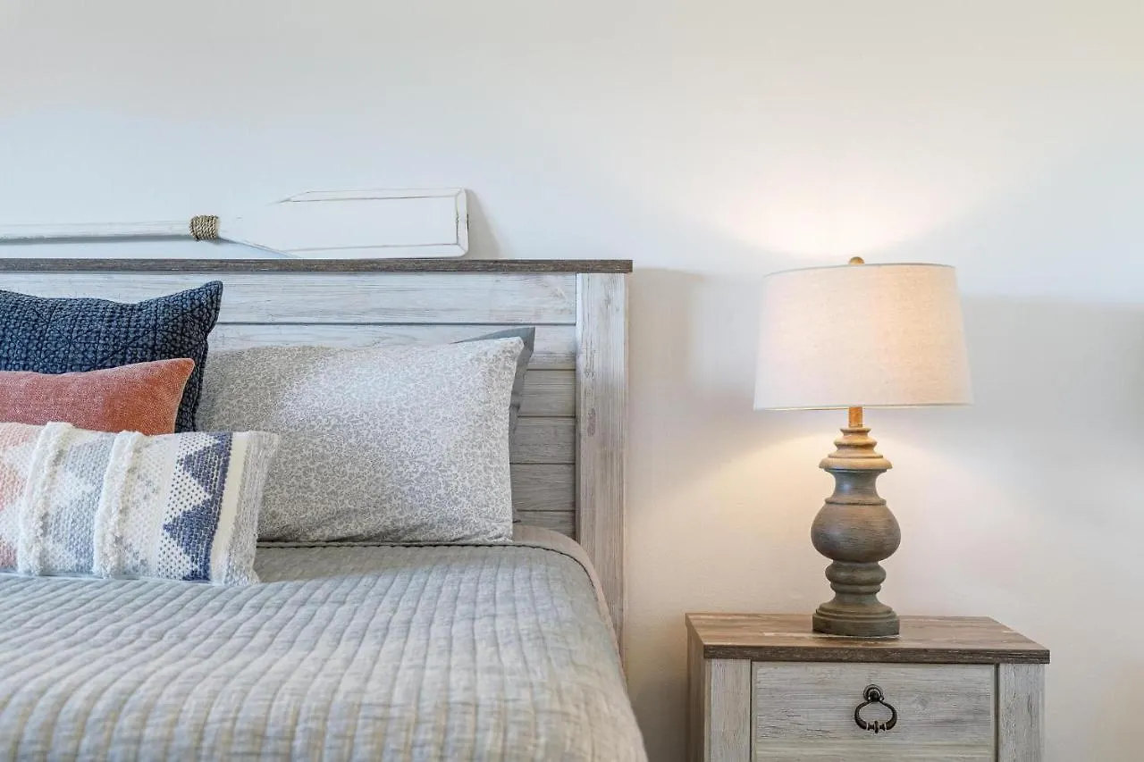Holiday home Doc Life - Roelens Vacations - Beautiful 3 Bedroom, 2 Bath Pool On A Gulf Access Canal *