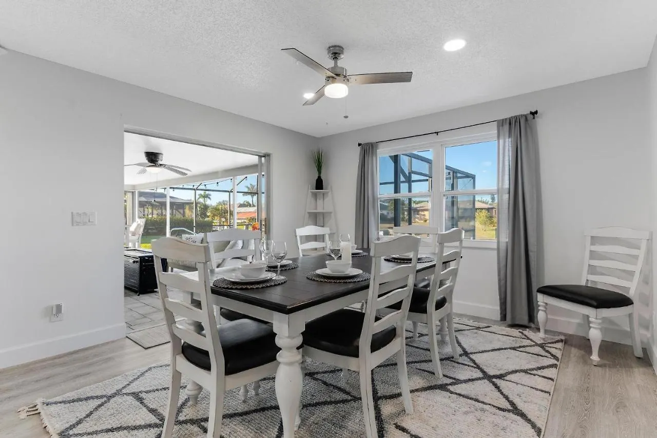 Doc Life - Roelens Vacations - Beautiful 3 Bedroom, 2 Bath Pool On A Gulf Access Canal Cape Coral