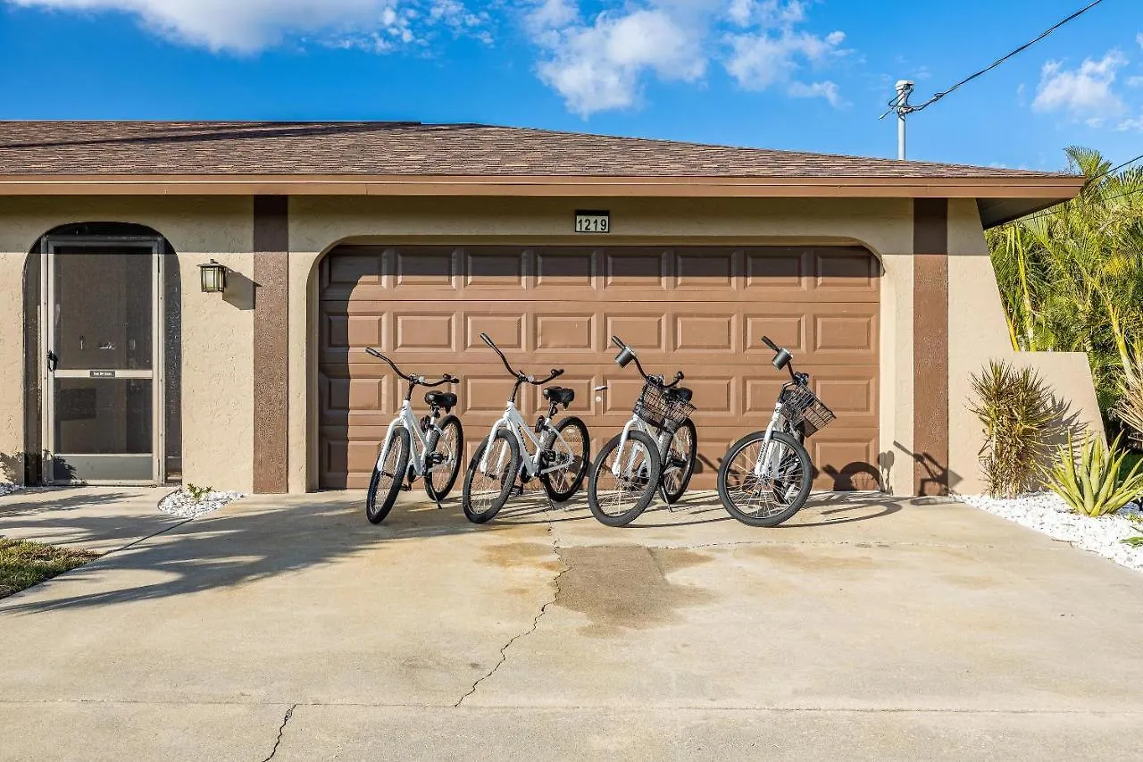 Holiday home Doc Life - Roelens Vacations - Beautiful 3 Bedroom, 2 Bath Pool On A Gulf Access Canal *