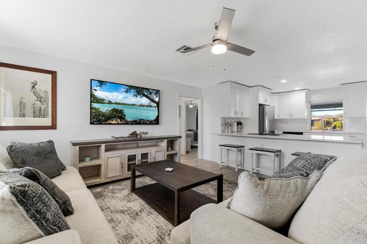 Holiday home Doc Life - Roelens Vacations - Beautiful 3 Bedroom, 2 Bath Pool On A Gulf Access Canal