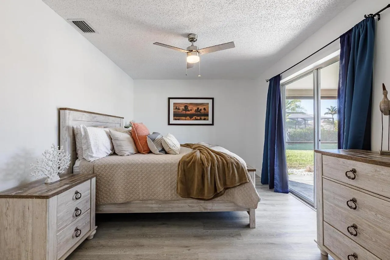 Doc Life - Roelens Vacations - Beautiful 3 Bedroom, 2 Bath Pool On A Gulf Access Canal