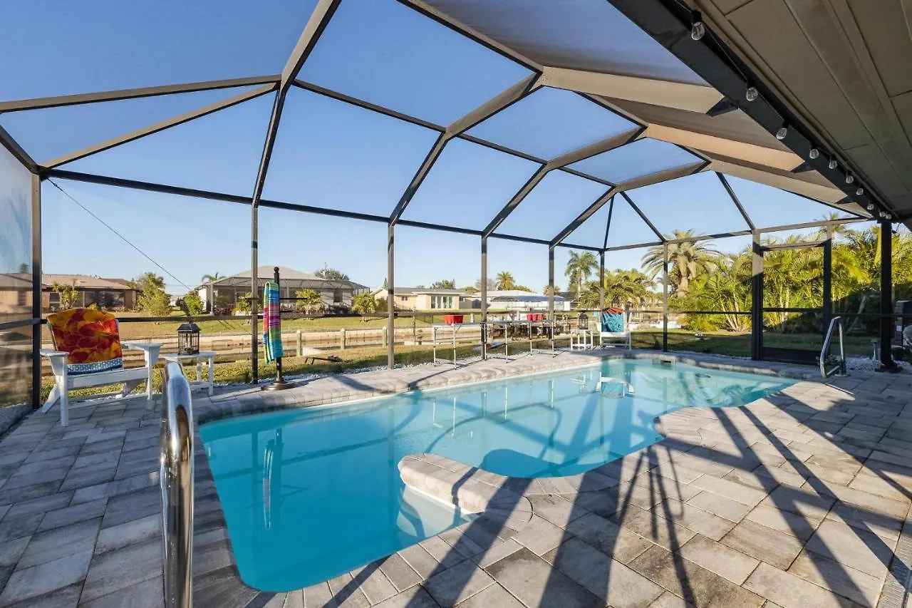 Doc Life - Roelens Vacations - Beautiful 3 Bedroom, 2 Bath Pool On A Gulf Access Canal Holiday home