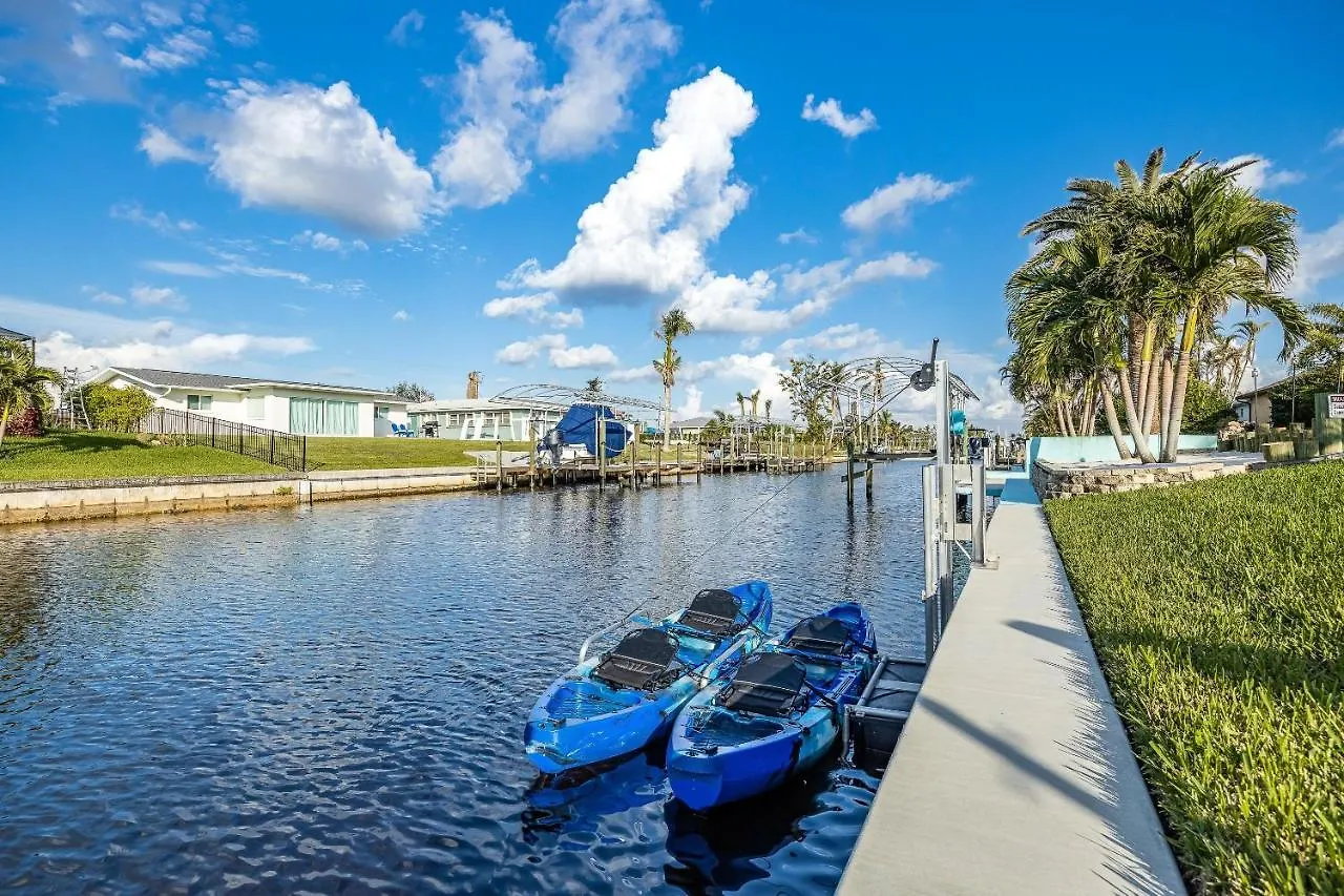 Doc Life - Roelens Vacations - Beautiful 3 Bedroom, 2 Bath Pool On A Gulf Access Canal