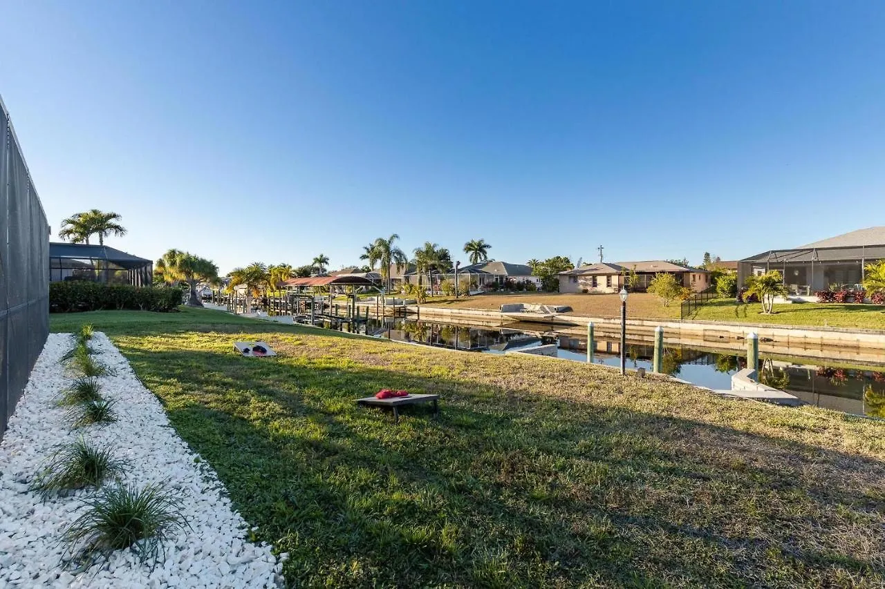 Doc Life - Roelens Vacations - Beautiful 3 Bedroom, 2 Bath Pool On A Gulf Access Canal