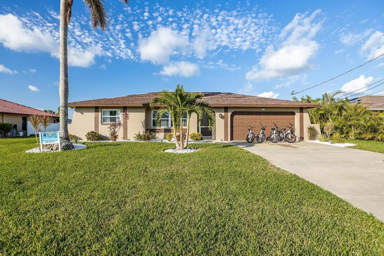 Doc Life - Roelens Vacations - Beautiful 3 Bedroom, 2 Bath Pool On A Gulf Access Canal Holiday home