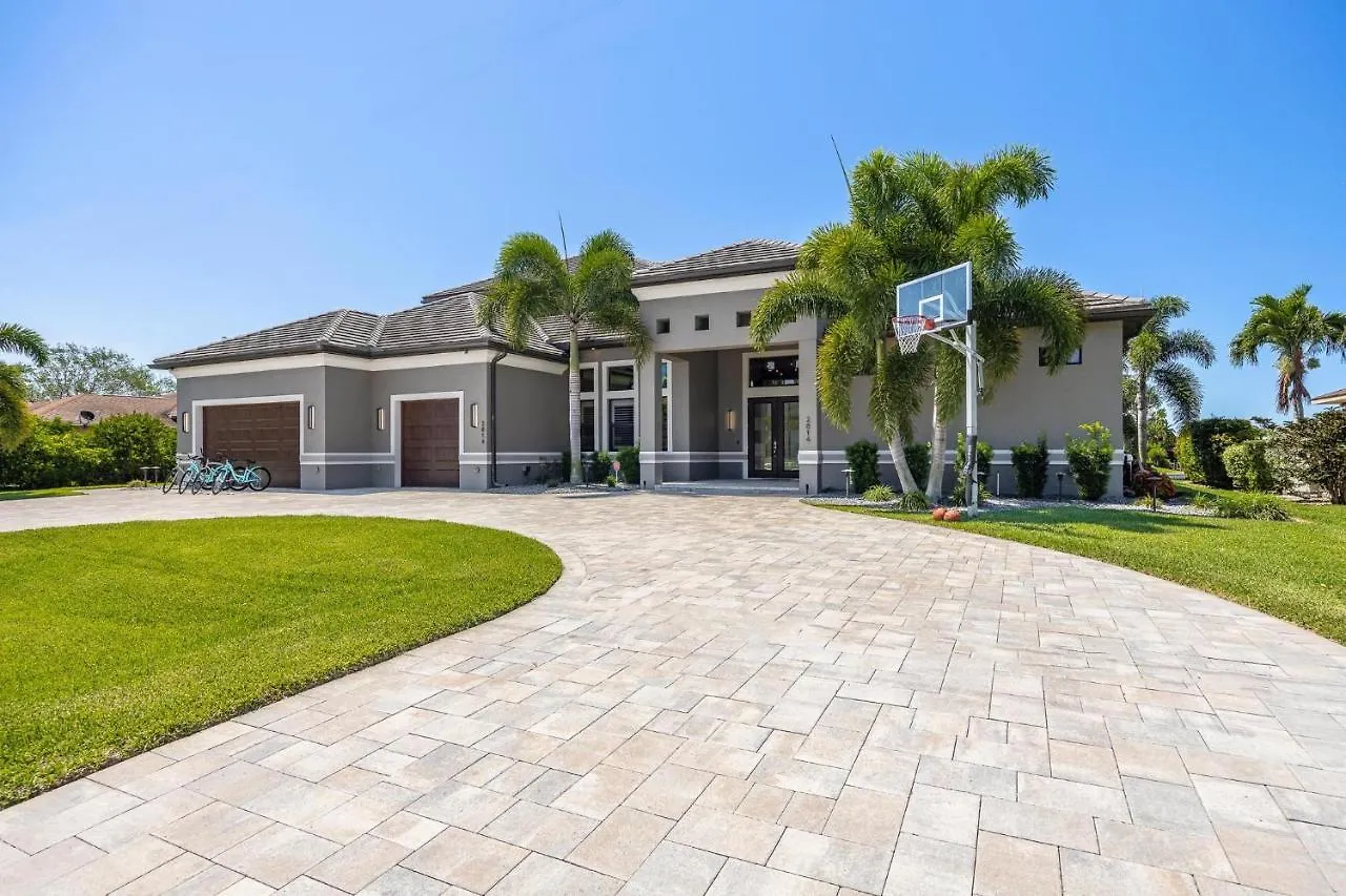 Gulf Access, Heated Salt Water Pool, Kayaks - Surfside Escape - Roelens Vacations * Cape Coral