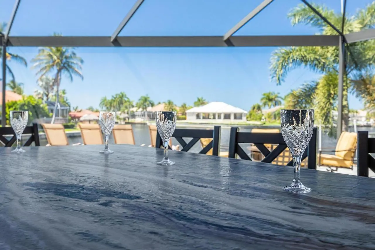 Gulf Access, Heated Salt Water Pool, Kayaks - Surfside Escape - Roelens Vacations * Cape Coral