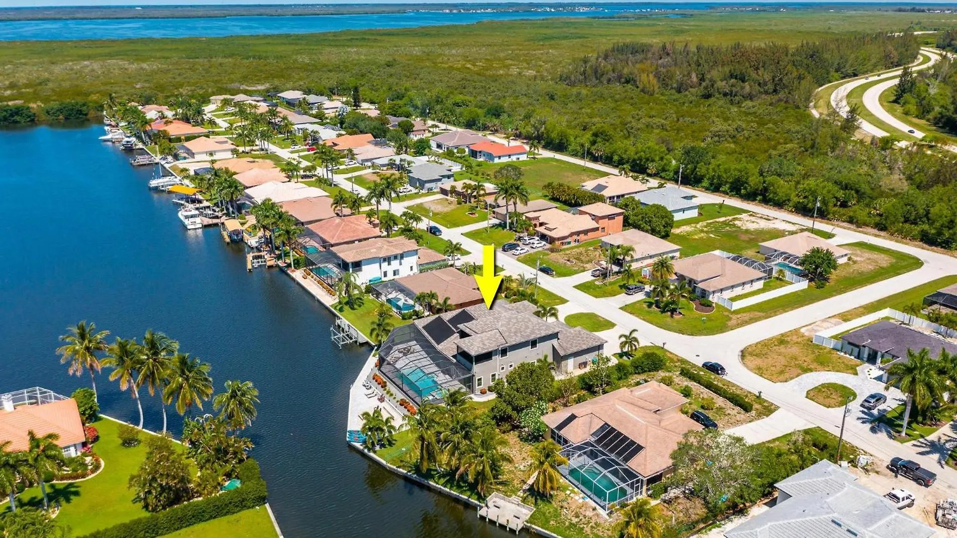 Gulf Access, Heated Salt Water Pool, Kayaks - Surfside Escape - Roelens Vacations Holiday home Cape Coral