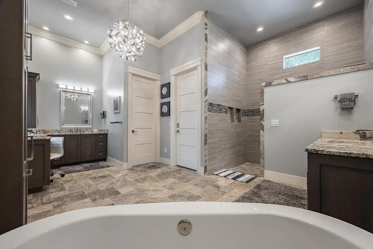 Gulf Access, Heated Salt Water Pool, Kayaks - Surfside Escape - Roelens Vacations * Cape Coral