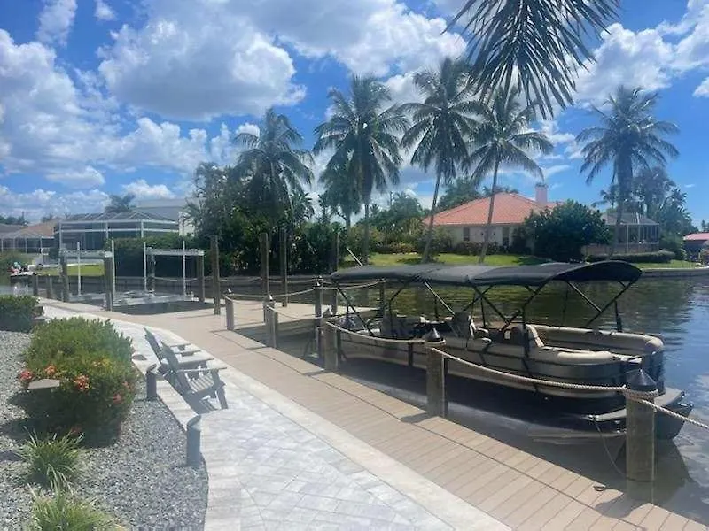 Gulf Access, Heated Salt Water Pool, Kayaks - Surfside Escape - Roelens Vacations Cape Coral
