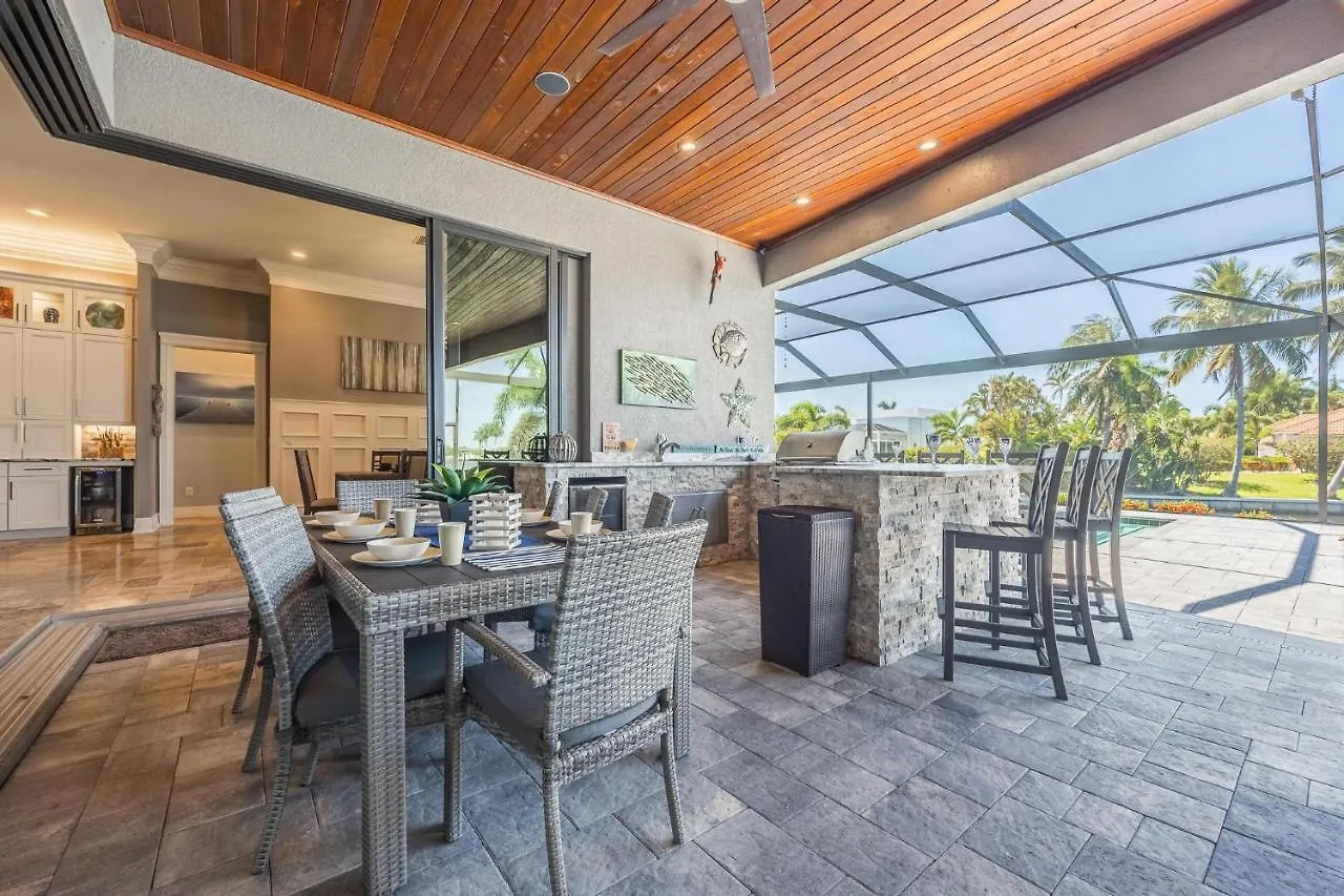 Gulf Access, Heated Salt Water Pool, Kayaks - Surfside Escape - Roelens Vacations Cape Coral