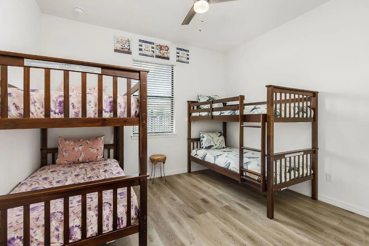 Gulf Access, Heated Salt Water Pool & Kayaks - Adventure Cove - Roelens Vacations Holiday home Cape Coral