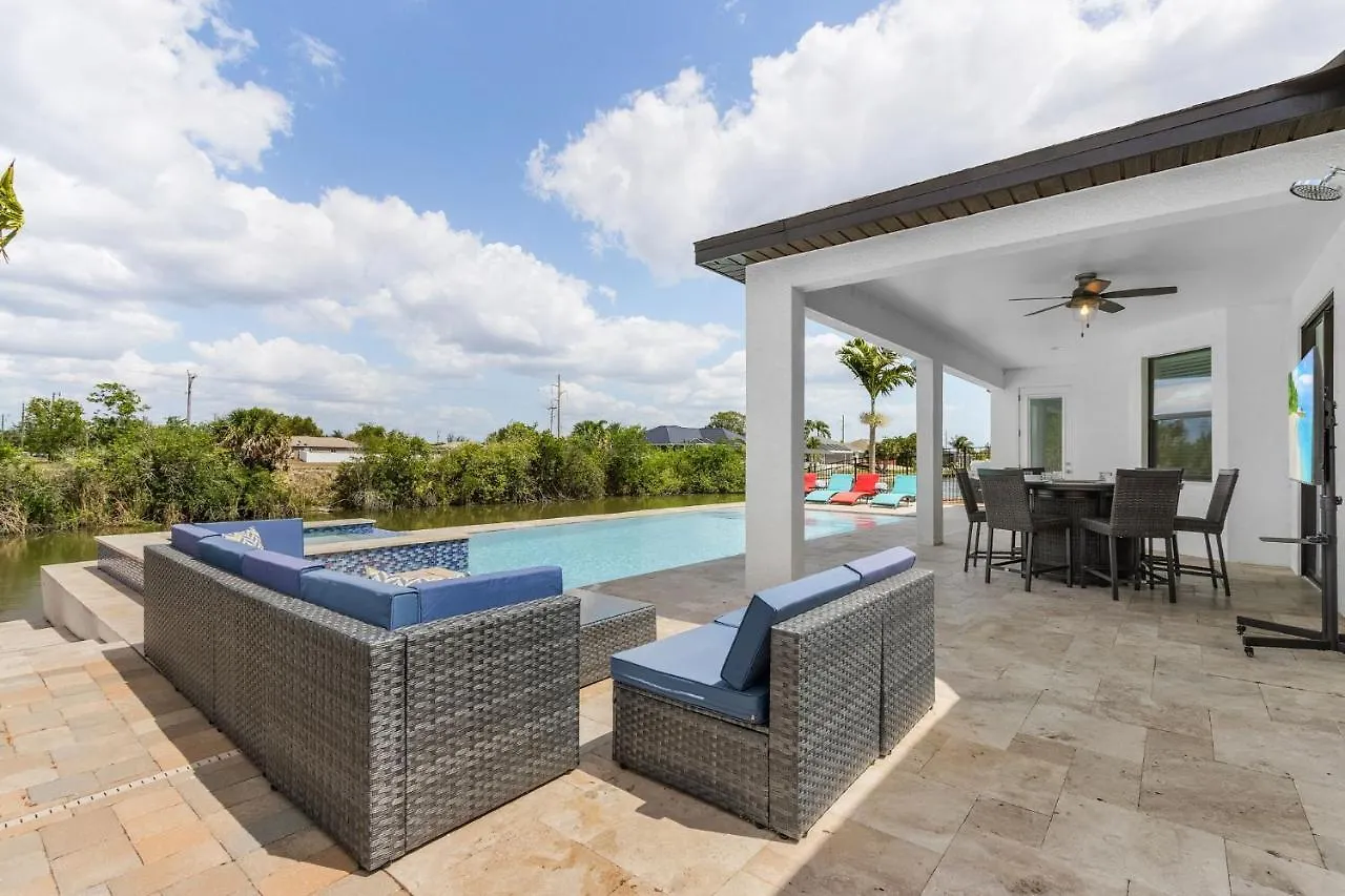Gulf Access, Heated Salt Water Pool & Kayaks - Adventure Cove - Roelens Vacations Holiday home