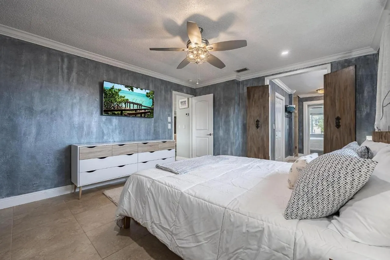 Aqua Escape - - Roelens Vacations Gulf Access- Minutes To The River- Kayaks-dog Friendly *