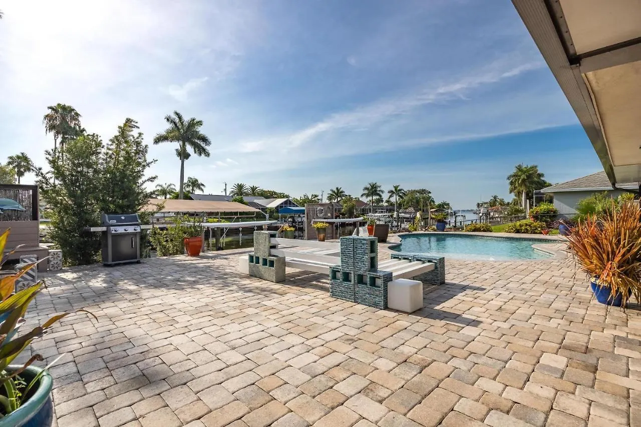Aqua Escape - - Roelens Vacations Gulf Access- Minutes To The River- Kayaks-dog Friendly Holiday home