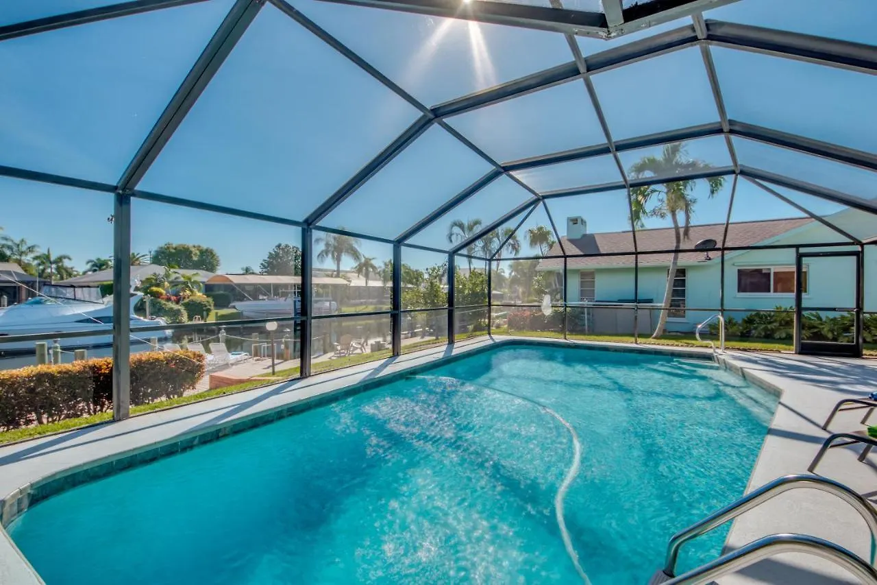 The Steak Out Gulf Access - Sleeps 14! Roelens Vacations *