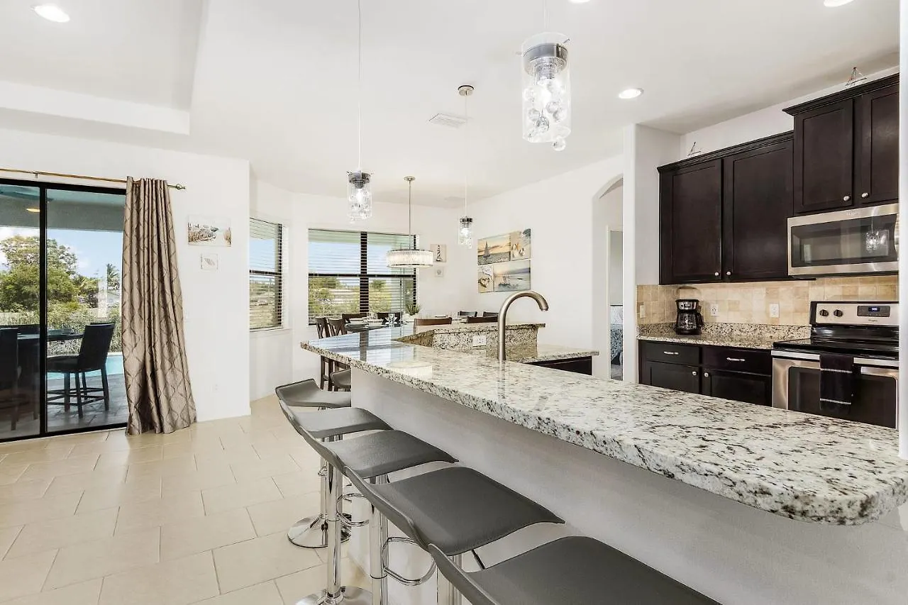 Gulf Access, Heated Salt Water Pool & Kayaks - Adventure Cove - Roelens Vacations Holiday home