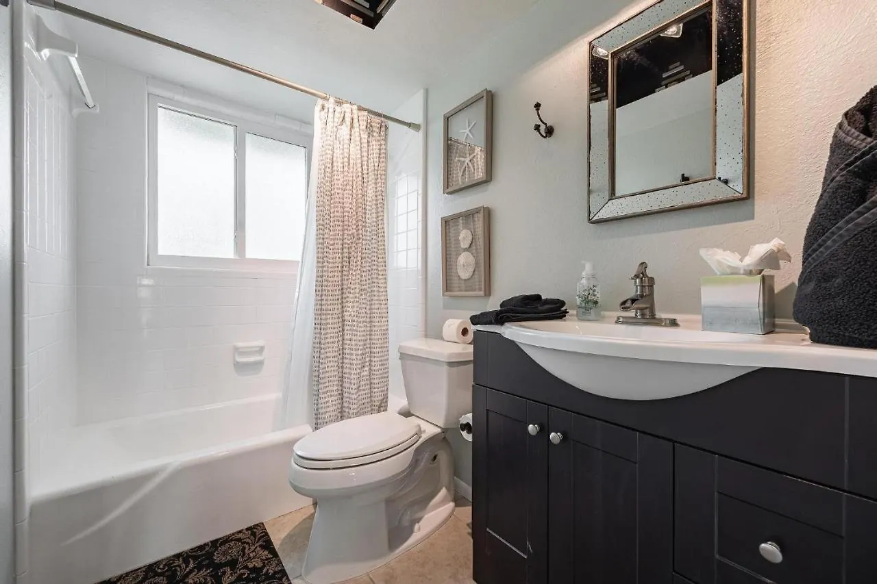 Aqua Escape - - Roelens Vacations Gulf Access- Minutes To The River- Kayaks-dog Friendly Cape Coral
