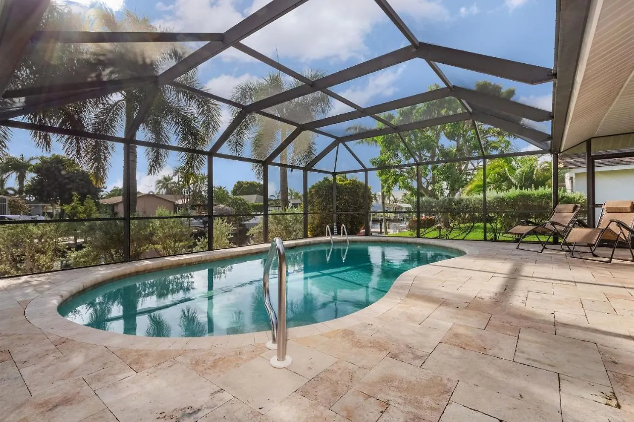 The Steak Out Gulf Access - Sleeps 14! Roelens Vacations Holiday home