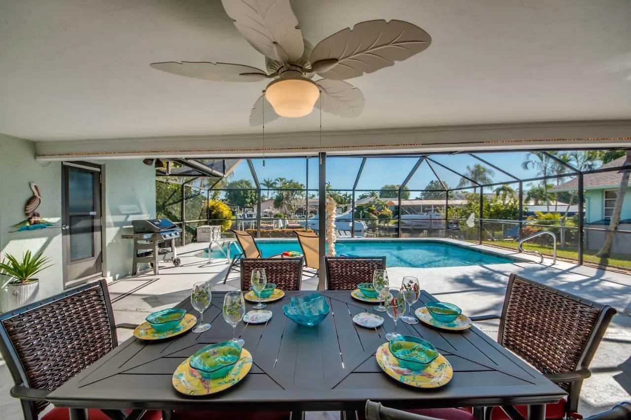 The Steak Out Gulf Access - Sleeps 14! Roelens Vacations Holiday home
