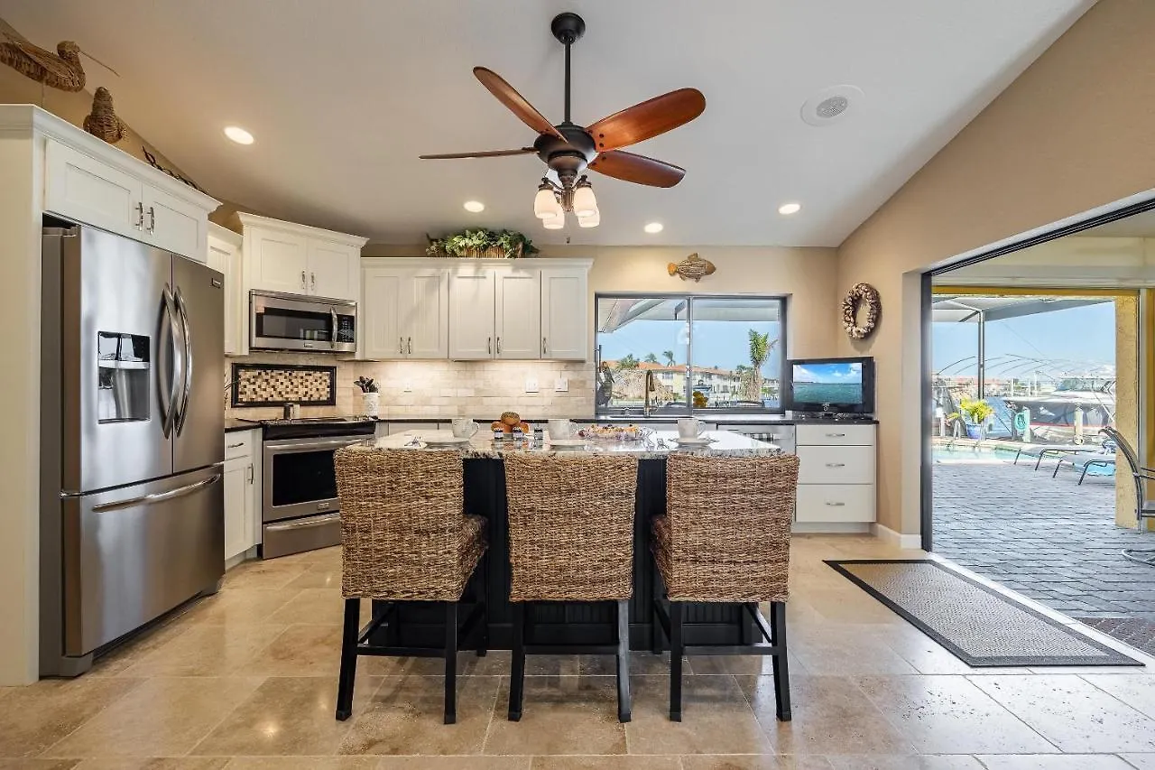Holiday home Pool, Gulf Access, Beautiful Views Of Bimini Basin, Dock With Tiki Hut - Bimini Basin Cape Coral