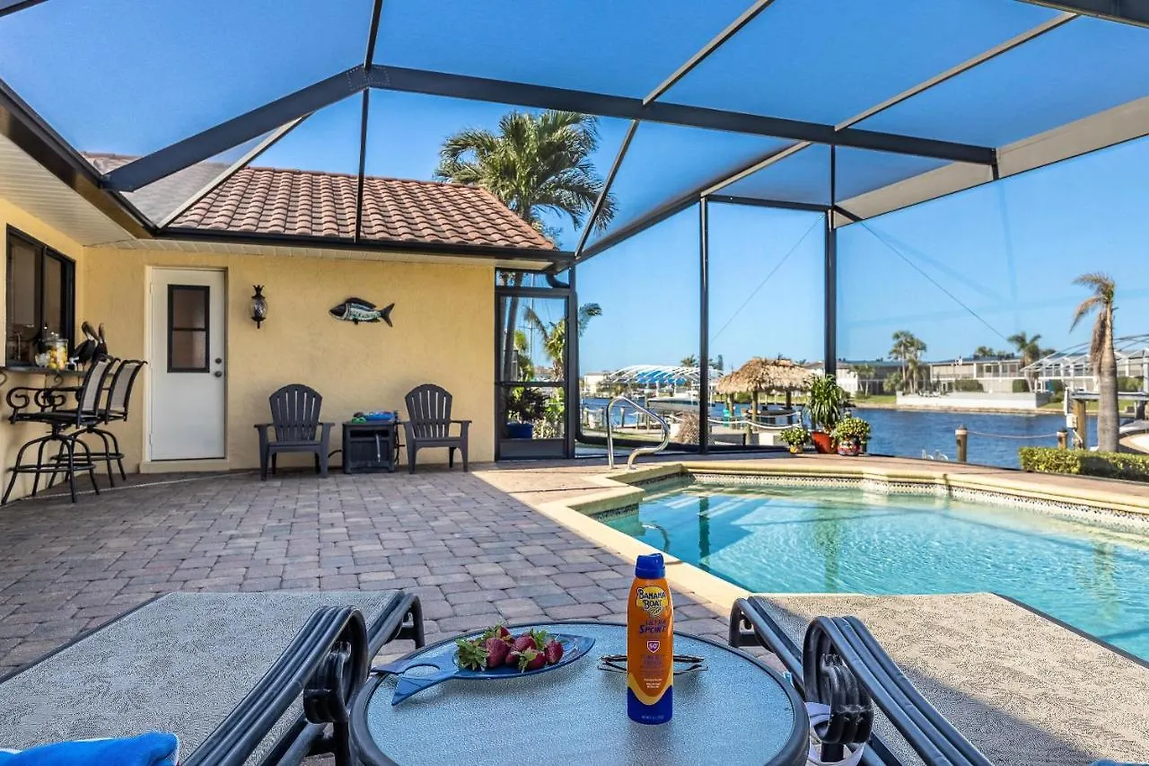 Pool, Gulf Access, Beautiful Views Of Bimini Basin, Dock With Tiki Hut - Bimini Basin Holiday home *