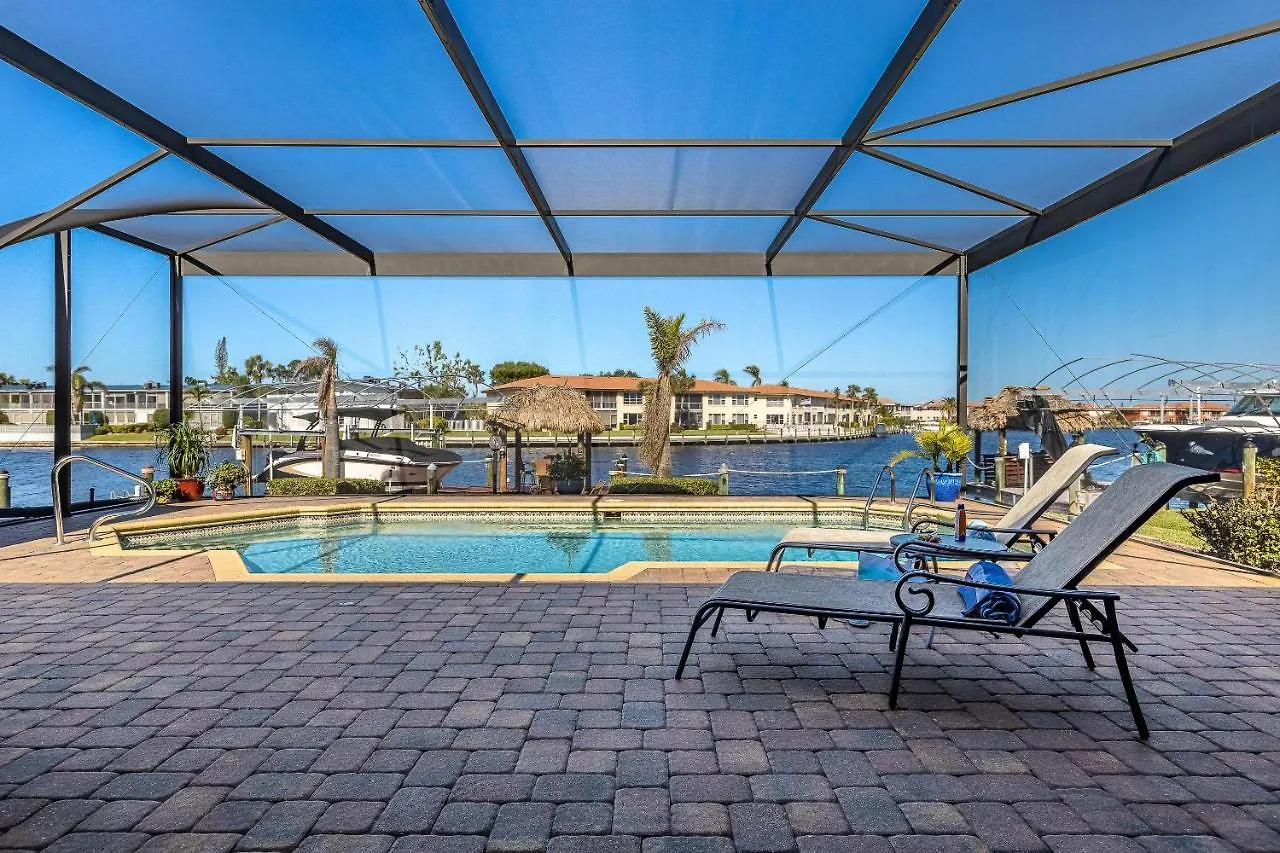 Pool, Gulf Access, Beautiful Views Of Bimini Basin, Dock With Tiki Hut - Bimini Basin Holiday home