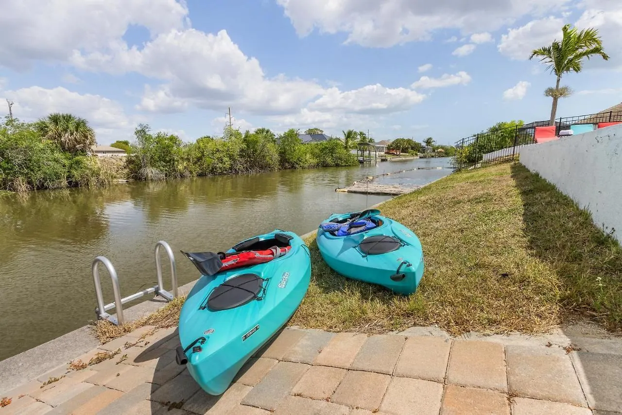 Holiday home Gulf Access, Heated Salt Water Pool & Kayaks - Adventure Cove - Roelens Vacations Cape Coral